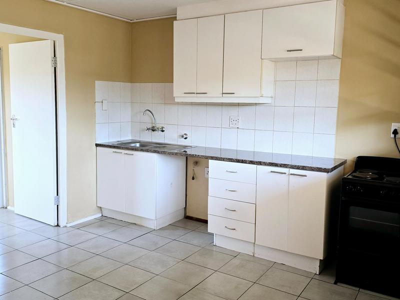 To Let 1 Bedroom Property for Rent in Oakglen Western Cape